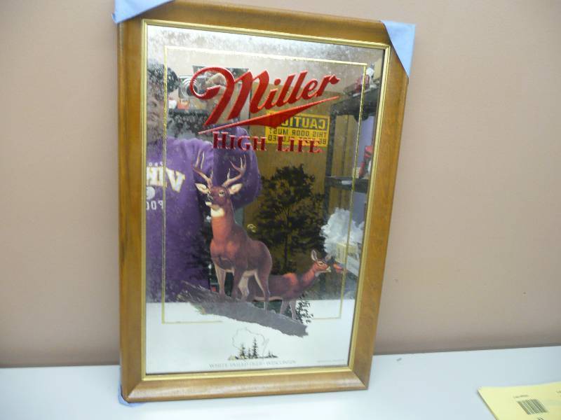 lot 39 image: MILLER HIGH LIFE WILD LIFE SERIES FIRST PRINTING, WHITE TAILED DEER SECOND IN THE SERIES - STILL IN BOX - GOES WITH LOTS 38,40,41,42,43 FOR COMPLETE SET - SEE PICTURES