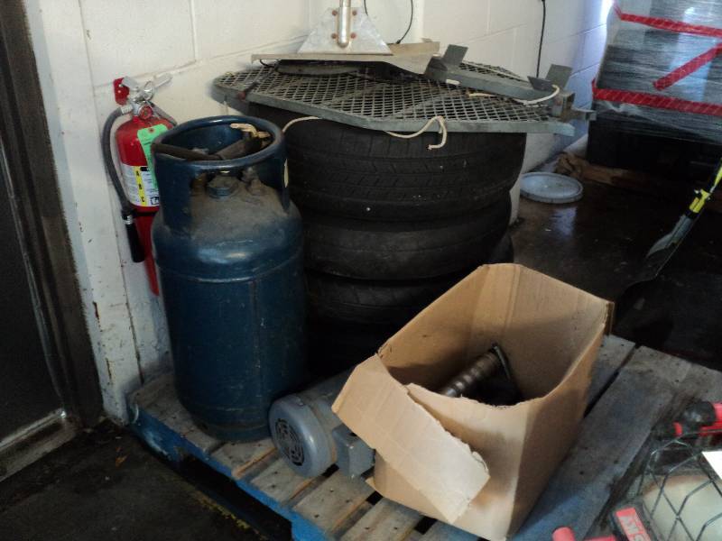 lot 11 image: metal deer stand, motor, tank for g...
