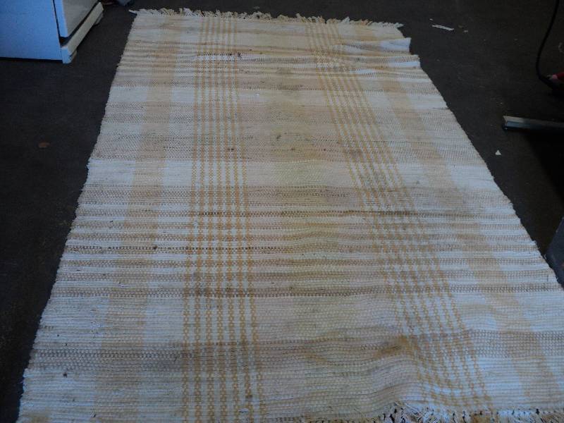 lot 20 image: 5x8 woven rug needs cleaning...