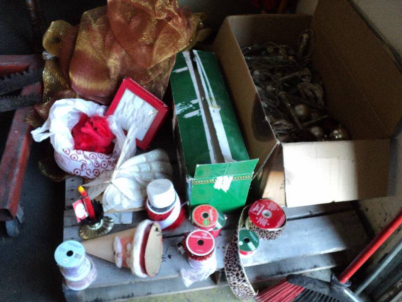 lot 21 image: christmas dcor, 3 boxes, ribbon, ...