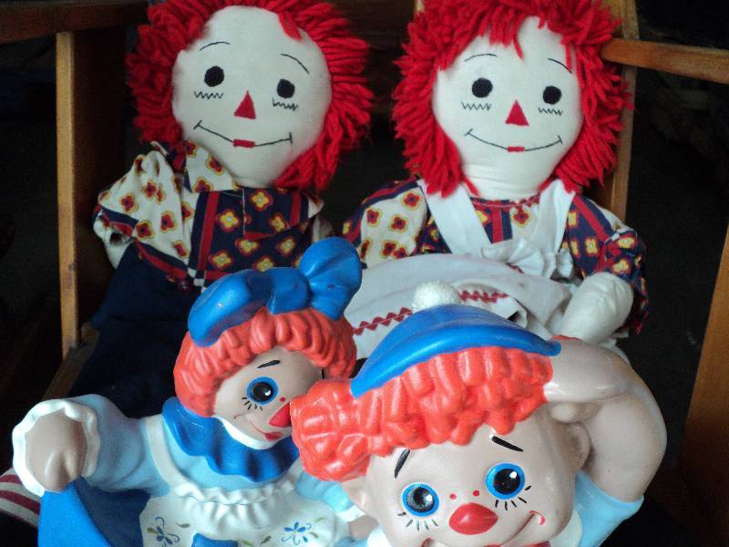 lot 30 image: raggedy Ann and Andy...