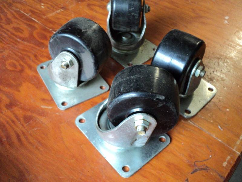 lot 35 image: 4 casters, 500lbs weight, retail $1...