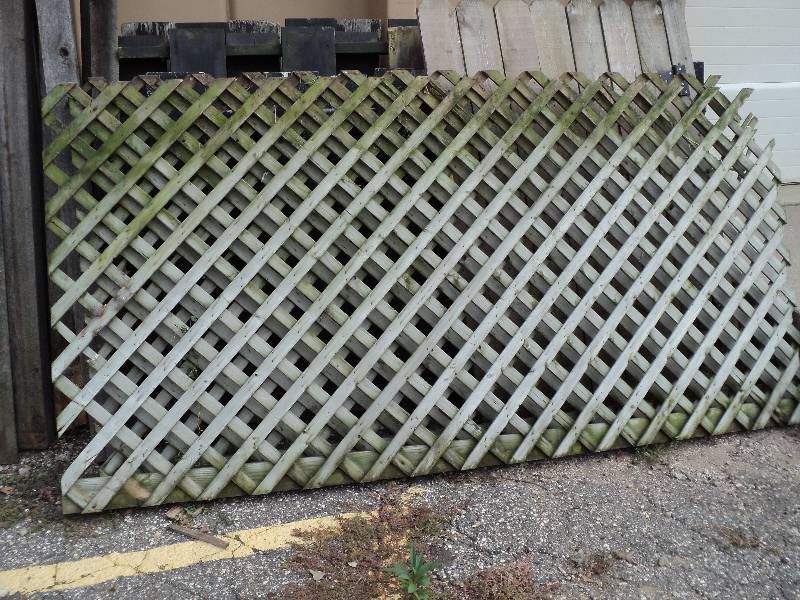 lot 44 image: 2 4ftx8ft weathered lattices...