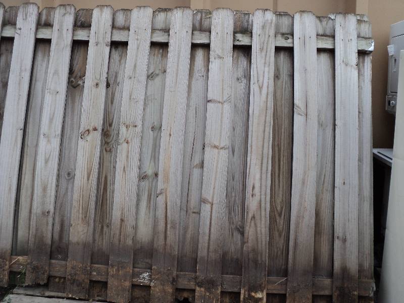 lot 47 image: 5 double panels, 6ftx8ft weathered ...