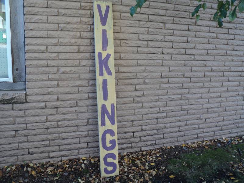 lot 62 image: wood vikings sign 6 ft tall...