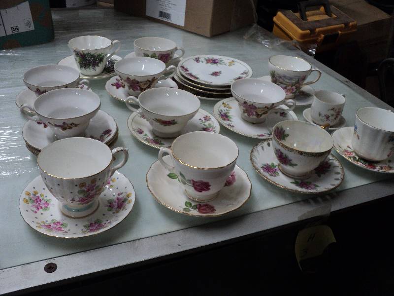 lot 76 image: 13 cups and saucer sets, plus extra...