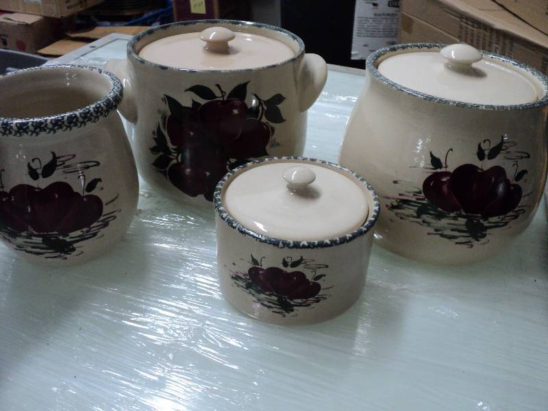 lot 80 image: 4 piece pottery set...