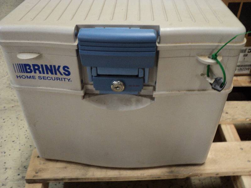 lot 92 image: Brinks home security safe with key...