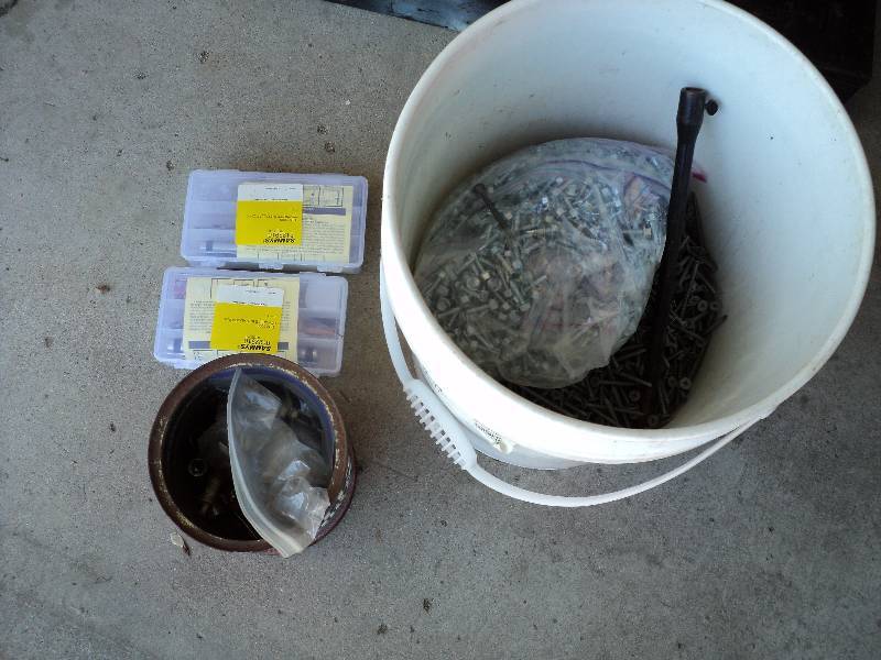 lot 112 image: 5 gal bucket fill of screws and mis...
