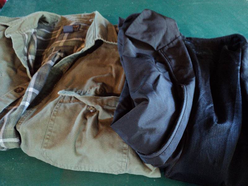 lot 129 image: mens XXL jackets, excellent conditi...