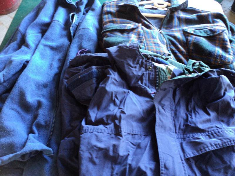 lot 131 image: 3 mens jackets, size XL, like new...