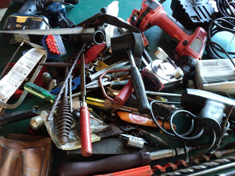 lot 140 image: tote full of tools, see pictures...