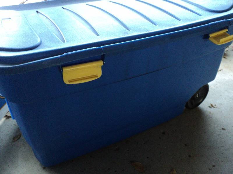 lot 160 image: rubbermaid tote on wheels with cove...