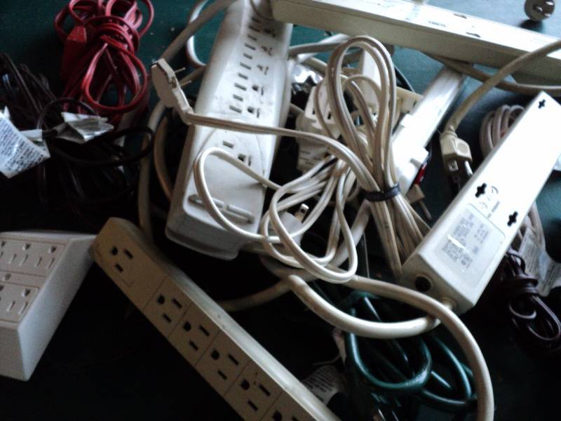 lot 162 image: box of extension cords...