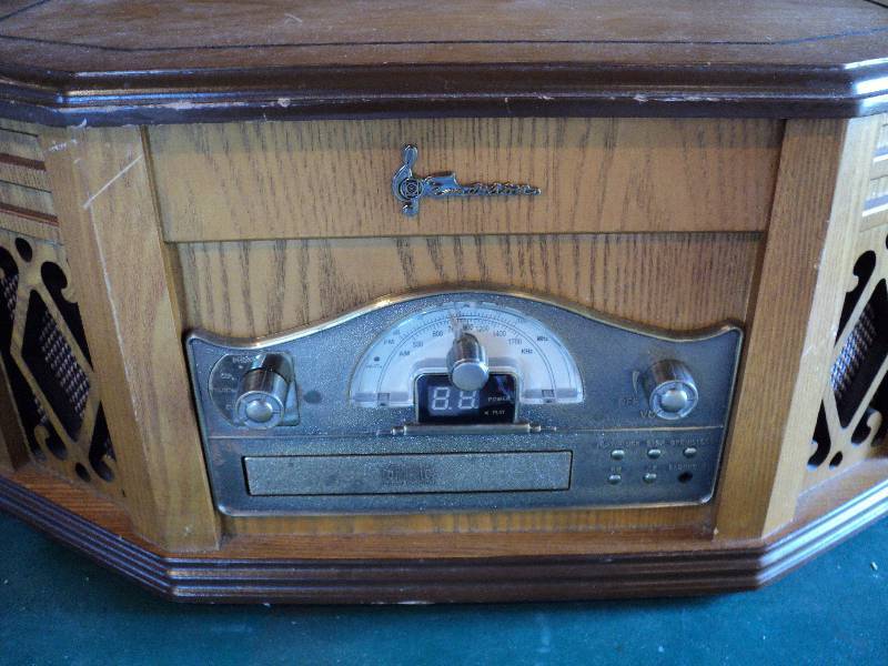 lot 173 image: emerson radio phonagraph...