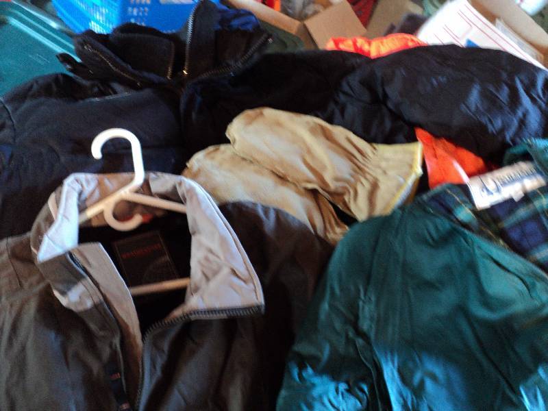 lot 177 image: 4 jackets and winter gloves, green ...