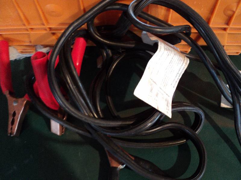 lot 186 image: jumper cables and jacks in tote...