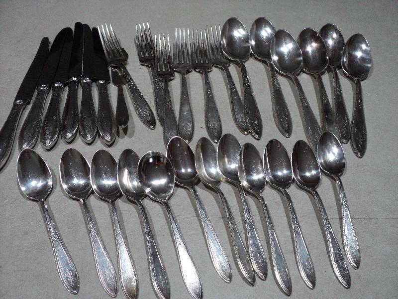 lot 190 image: 31 piece set of silverware, insico ...