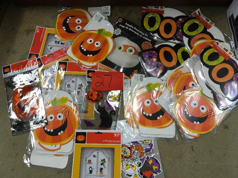 lot 27 image: Assorted Halloween Party Decorations