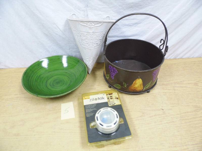 Dcor w Puck Light