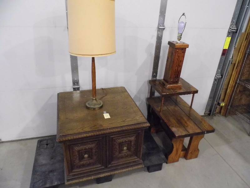 2 End Tables - 2 Lamps