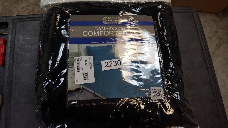 DreamSpace by Levinsohn Microfiber Damask Stripe 2-Pc. Comforter Set -&nbsp&nbspBlack Twin