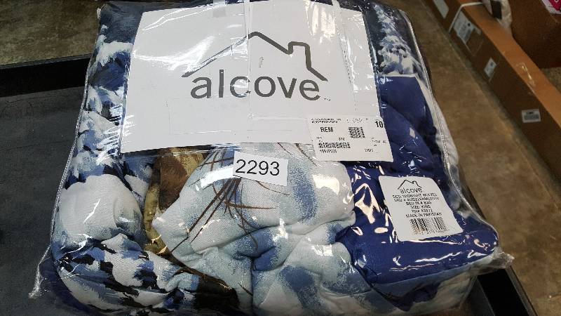 alcove Midnight Wolves 8-Pc. Bed Set - King Size