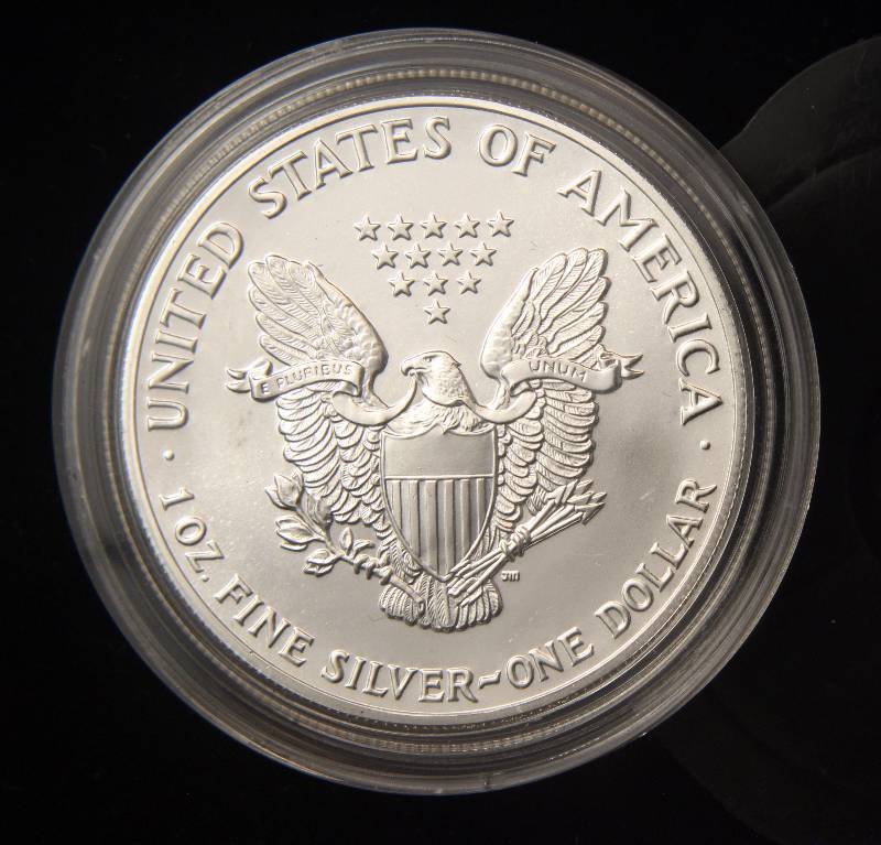 1989 AMERICAN SILVER EAGLE 1 TROY OZ. .999 FINE SILVER IN AIRTITE
