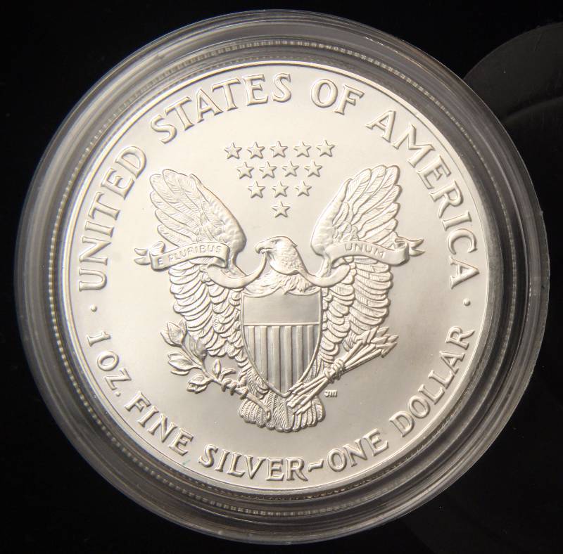 1990 AMERICAN SILVER EAGLE 1 TROY OZ. .999 FINE SILVER DOLLAR IN AIRTITE