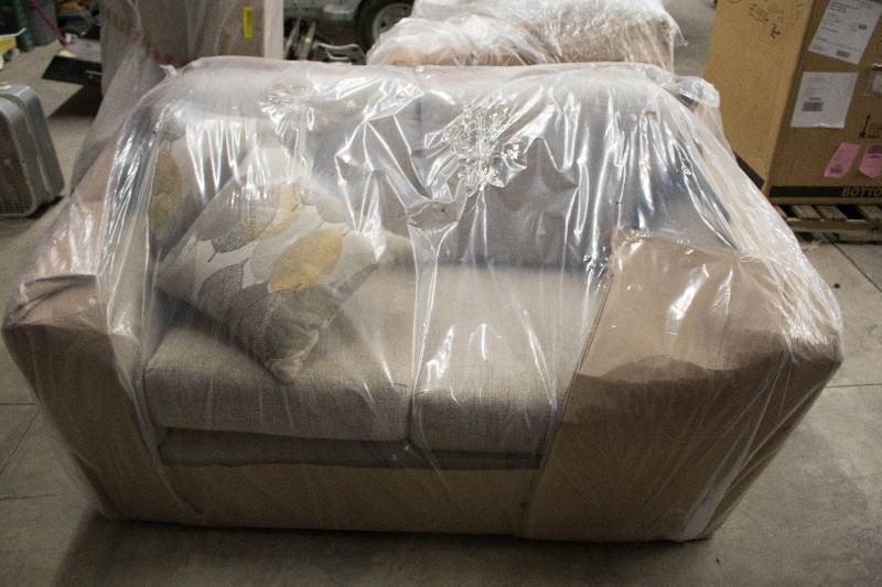 lot 13 image: Loveseat