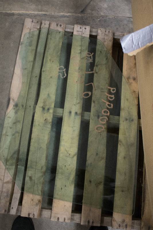 lot 21 image: NEW Pickup & SUV Windows