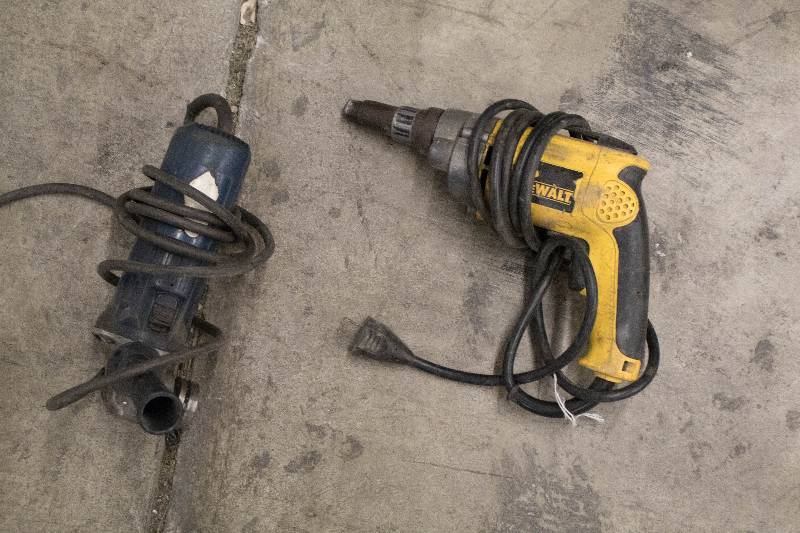 lot 23 image: Hammer Drill & Side Grinder
