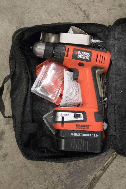 lot 25 image: Black & Decker 14.4V Drill