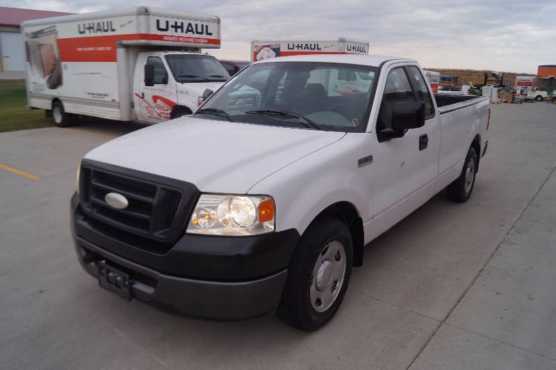 lot 4 image: 2006 Ford F150 XL