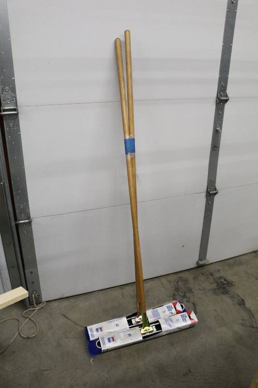 lot 43 image: Push Brooms