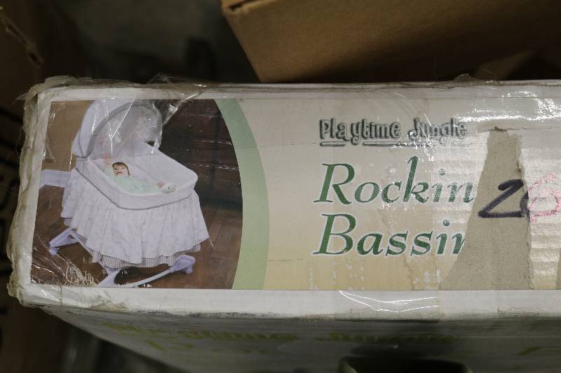 lot 54 image: Rocking Bassinet