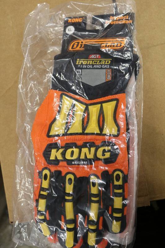lot 62 image: Ironclad Workgloves