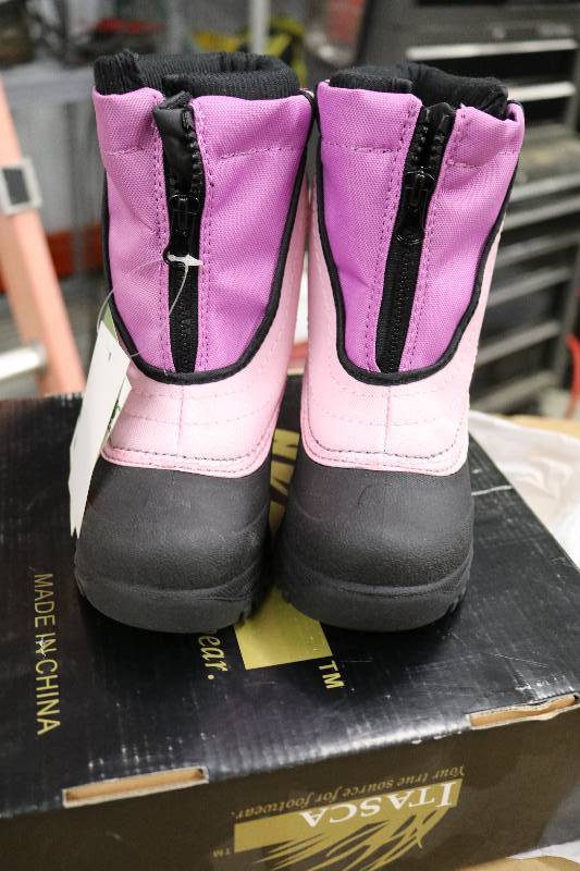 lot 71 image: Toddler Snow Boots