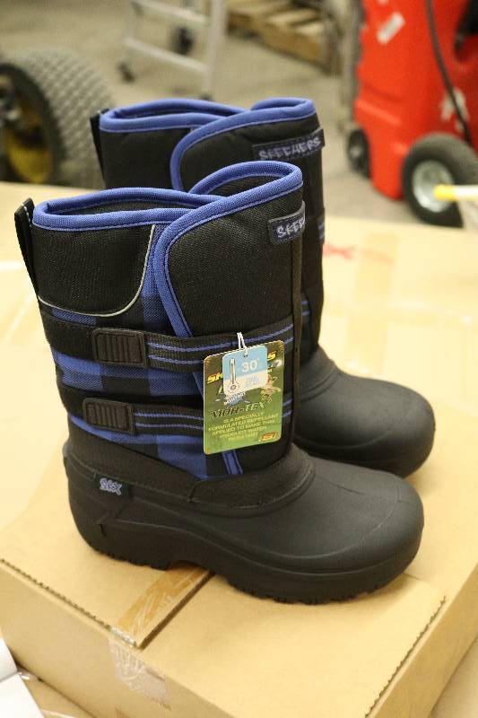 lot 87 image: Skechers Youth Boots