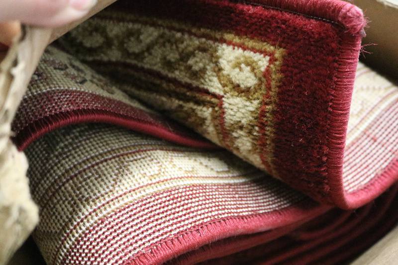 lot 102 image: Olefin Rug set