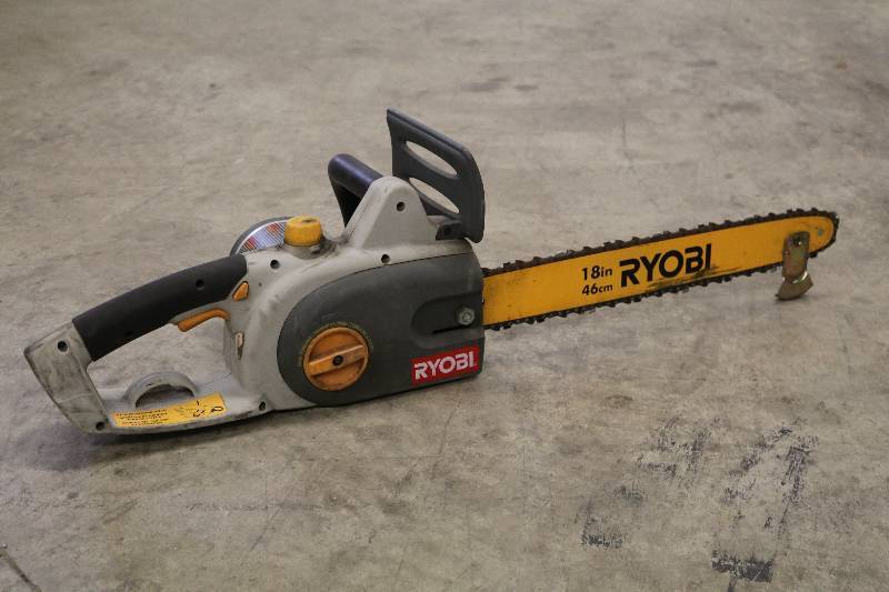 lot 107 image: Chainsaw