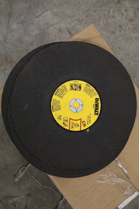 lot 114 image: DeWalt Cutting Discs