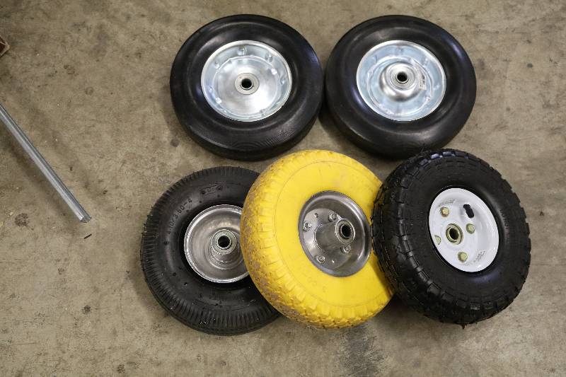lot 117 image: Assorted Utility Tires