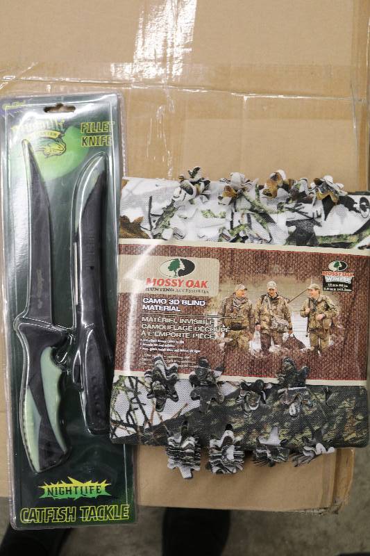 lot 122 image: Camo Blind MaterialFillet Knife