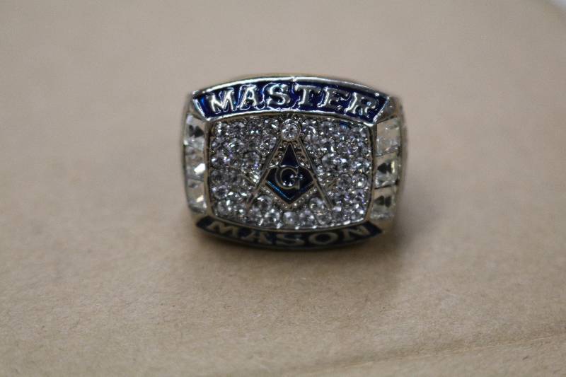 lot 86 image: Mason Master Ring