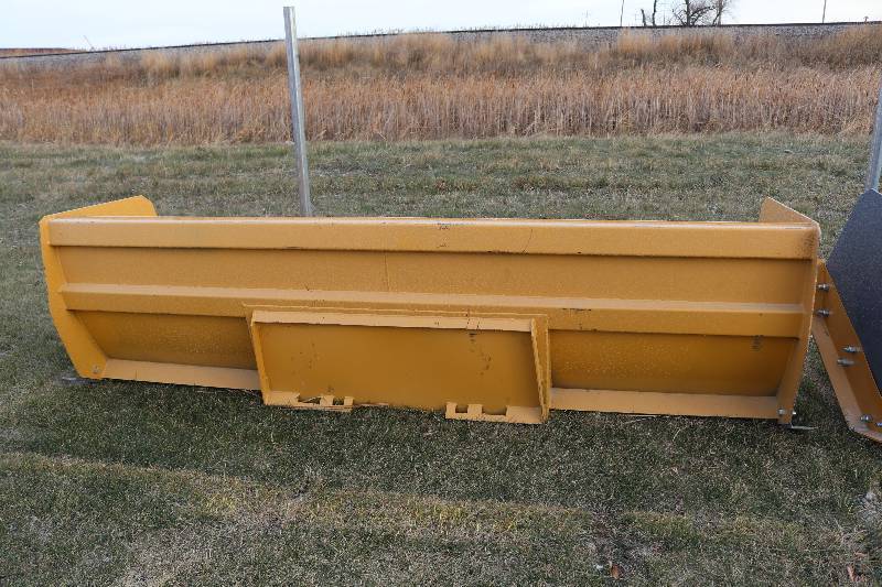 lot 134 image: Skid Steer Snow Pusher
