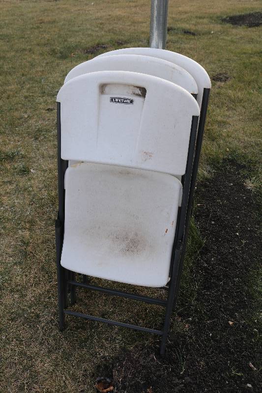 lot 137 image: Folding Chairs