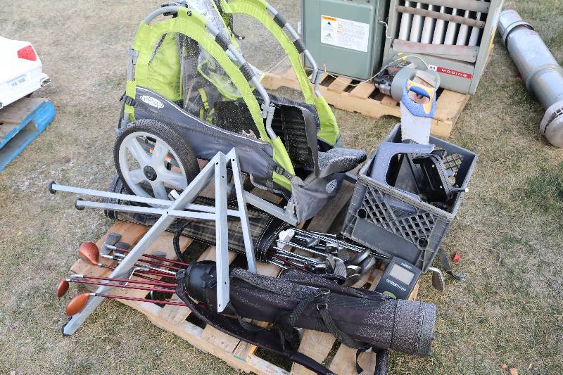lot 139 image: Assorted ToysGolf ClubsBike Trailer