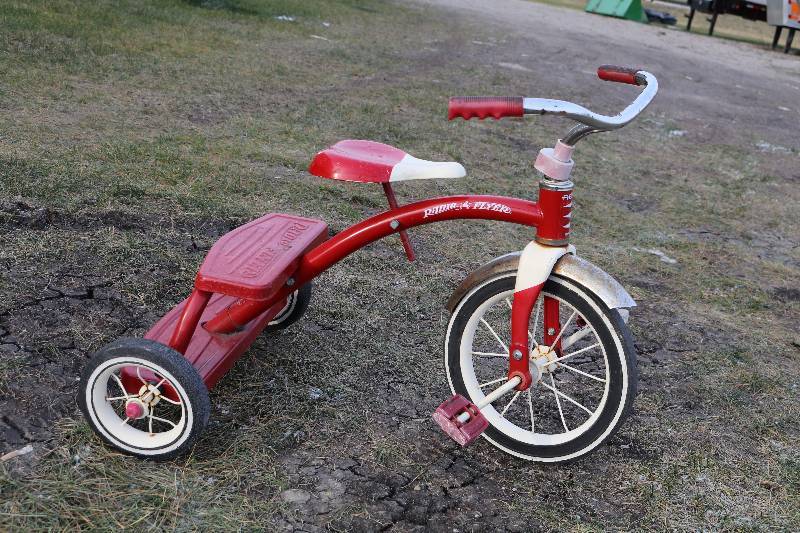 lot 140 image: Tricycle