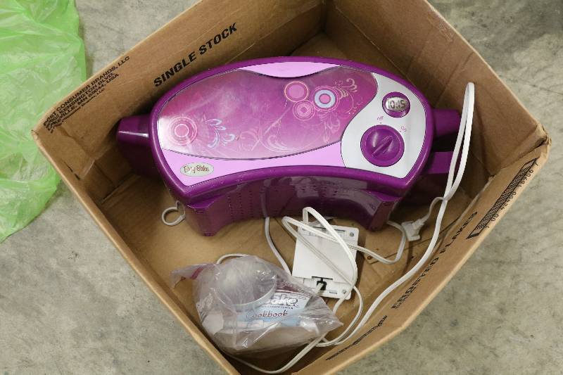 lot 147 image: Easy Bake Oven